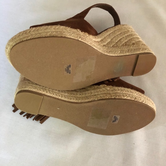 American Eagle Fringe Booties Wedges. Brown Size 7 NWOT - Picture 8 of 9